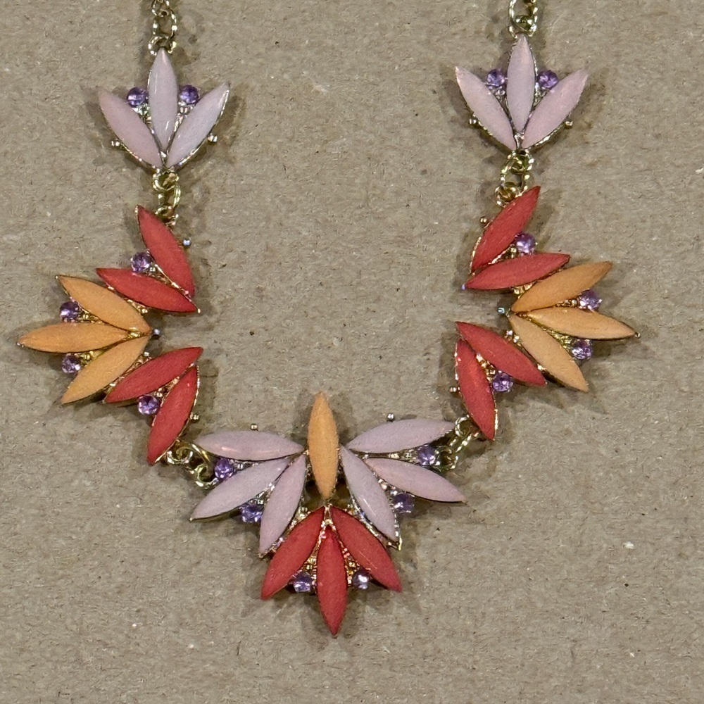 NWT Majestic Floral 17” Necklace (w/3” extension)